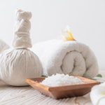 Manfaat Herbal Stamp Massage – Aleenahoz Beauty