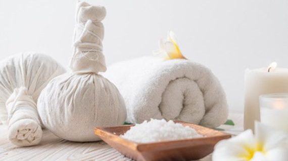 Manfaat Herbal Stamp Massage – Aleenahoz Beauty