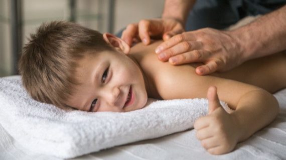 Memijat Baby? Ini Dia Manfaat Manfaat nyaa