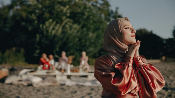 Rasakan Manfaat Herbal Stamp Massage Setelah Mudik Lebaran